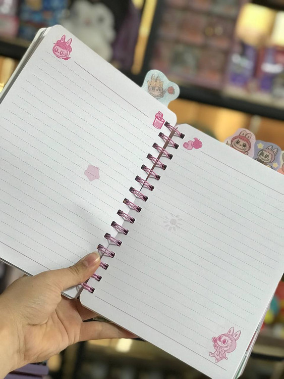 دفتر 100 برگ سیمی با جلد سهبعدی و متحرک طرح لبوبو و استیچ