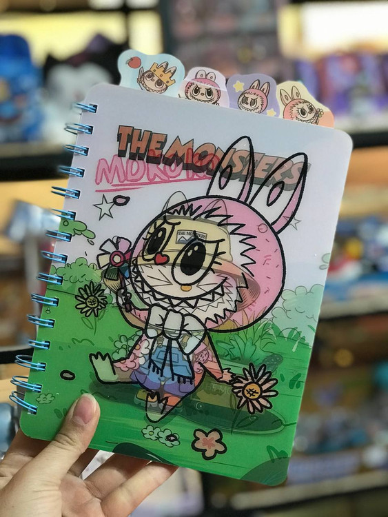 دفتر 100 برگ سیمی با جلد سهبعدی و متحرک طرح لبوبو و استیچ