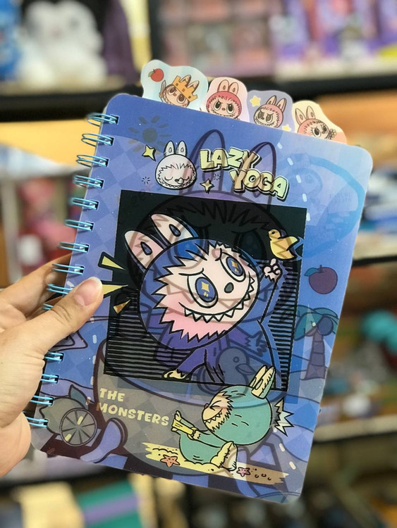 دفتر 100 برگ سیمی با جلد سهبعدی و متحرک طرح لبوبو و استیچ