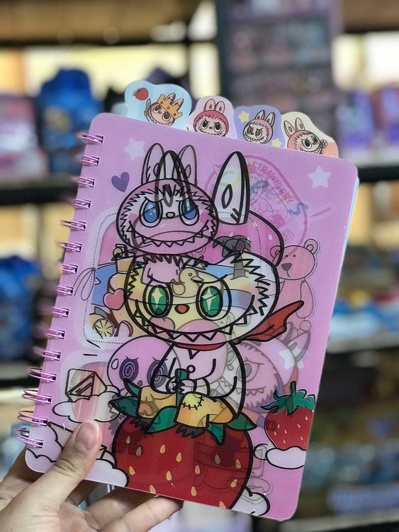 دفتر 100 برگ سیمی با جلد سهبعدی و متحرک طرح لبوبو و استیچ