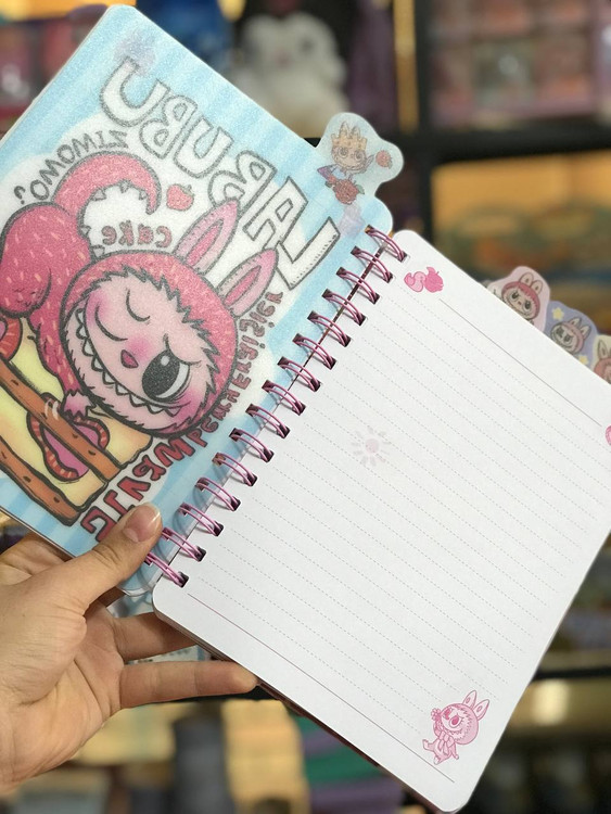 دفتر 100 برگ سیمی با جلد سهبعدی و متحرک طرح لبوبو و استیچ