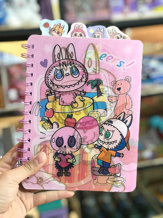 دفتر 100 برگ سیمی با جلد سهبعدی و متحرک طرح لبوبو و استیچ