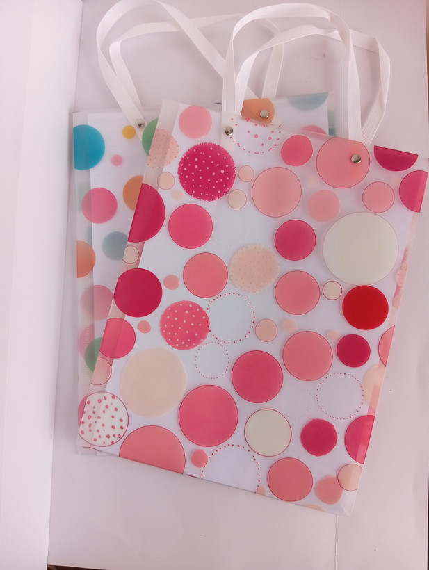 Gift Bag طلقی با طرح توپی های رنگی