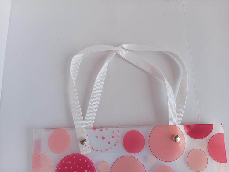 Gift Bag طلقی با طرح توپی های رنگی دسته