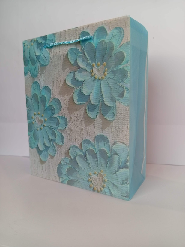 پاکت کادویی طلقي طرحدار با طرح گل و بند زنبوری رنگی (5 مدل)22*18*7 cm آبی