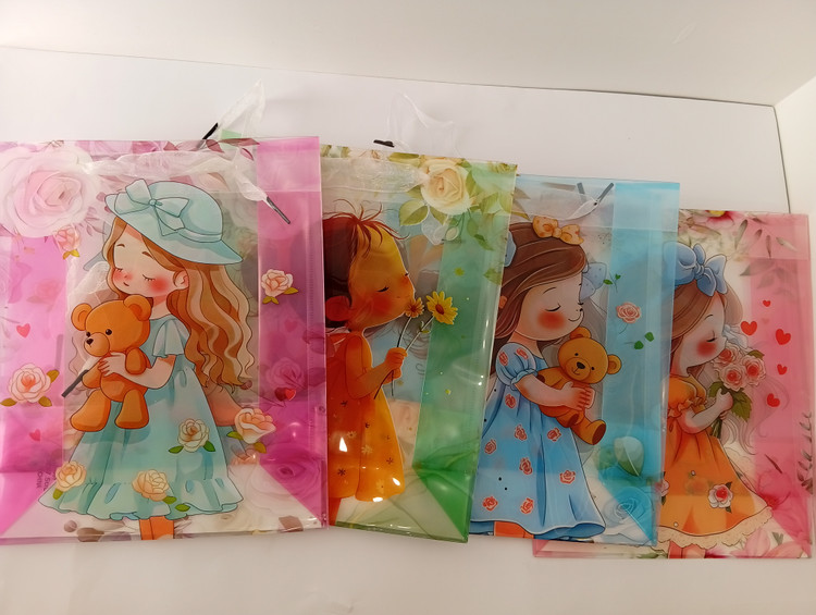 Shoping Bag طرحدار طلقی با طرح دختر دسته پانچی با جنس ارگانزا 22*18*7 cm