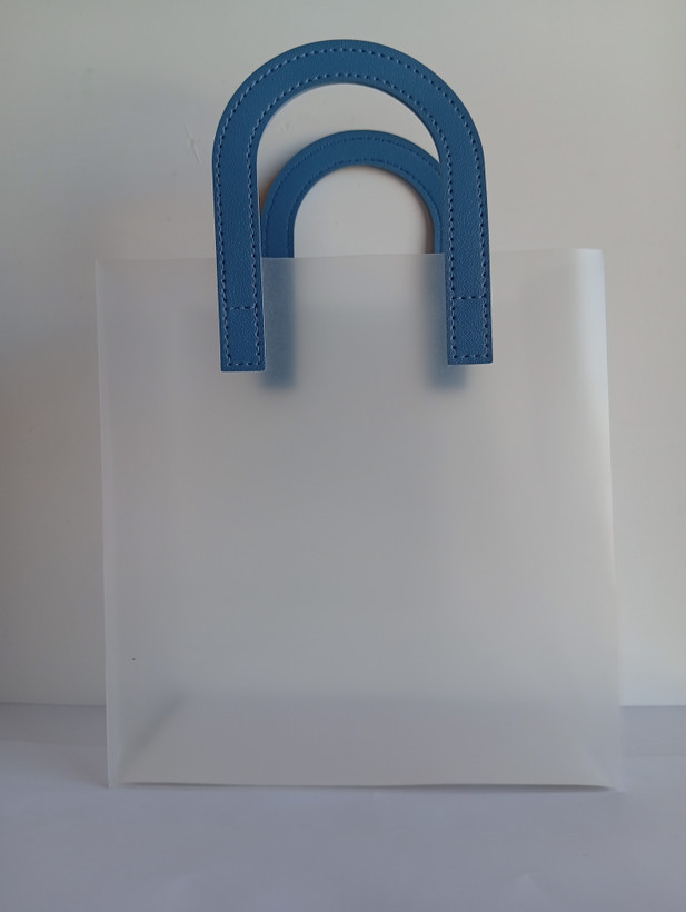پاکت شفاف هدیه دسته چرمی دوخت شده22*21*11 cm دسته آبی