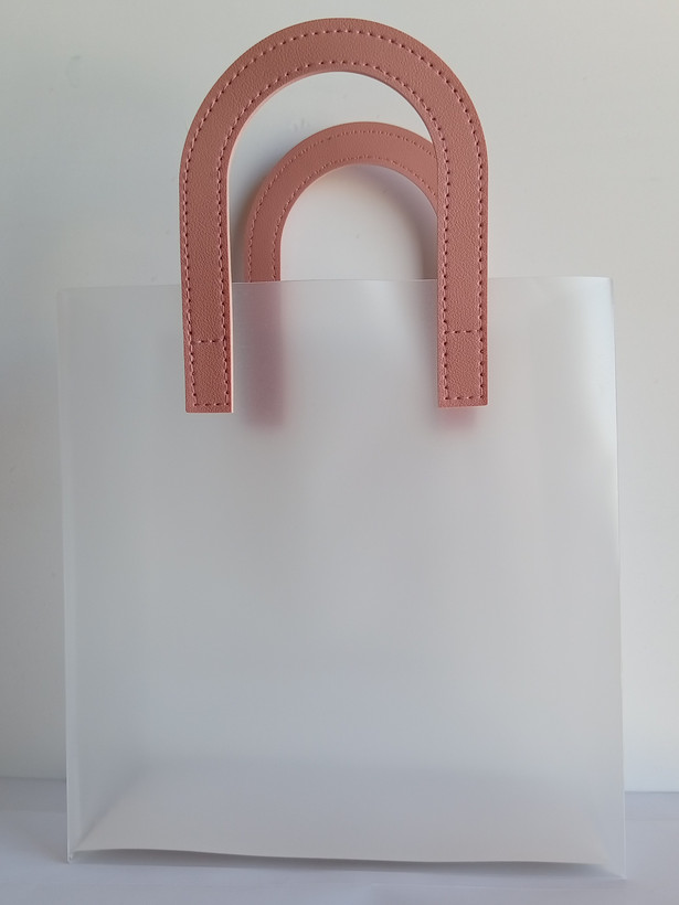 پاکت شفاف هدیه دسته چرمی دوخت شده22*21*11 cm دسته گلبهی