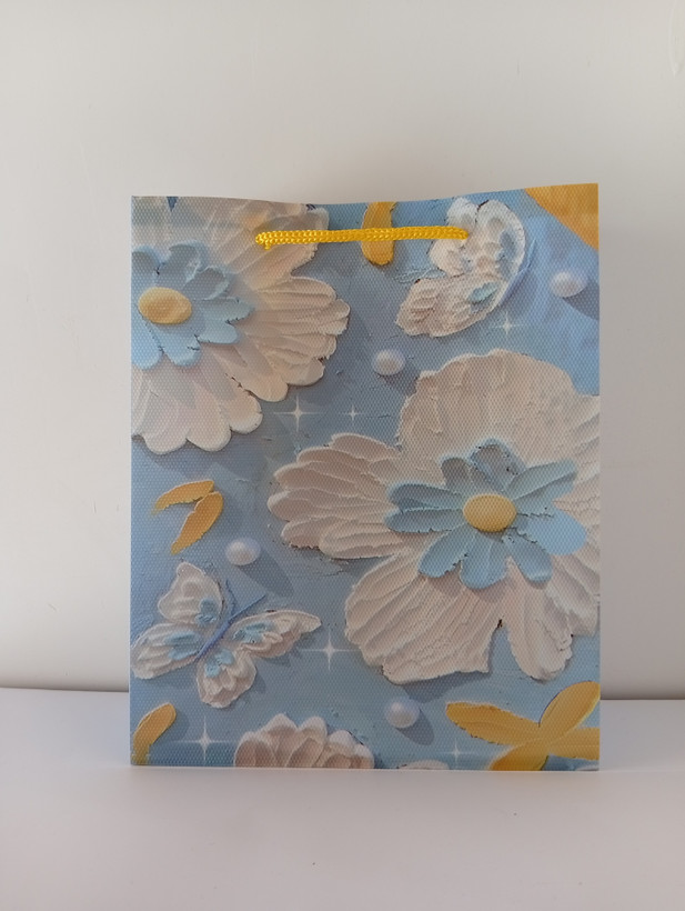 پاکت کادویی طلقي طرحدار با طرح گل و بند زنبوری رنگی (5 مدل)22*18*7 cm زرد