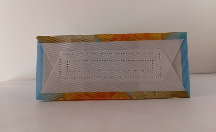 پاکت کادویی طلقي طرحدار با طرح گل و بند زنبوری رنگی (5 مدل)22*18*7 cm کف پاکت