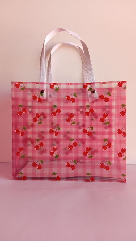 پاکت هدیه طلقی دسته پرچی با طرح آلبالو 20*23*12 cm چهار خونه