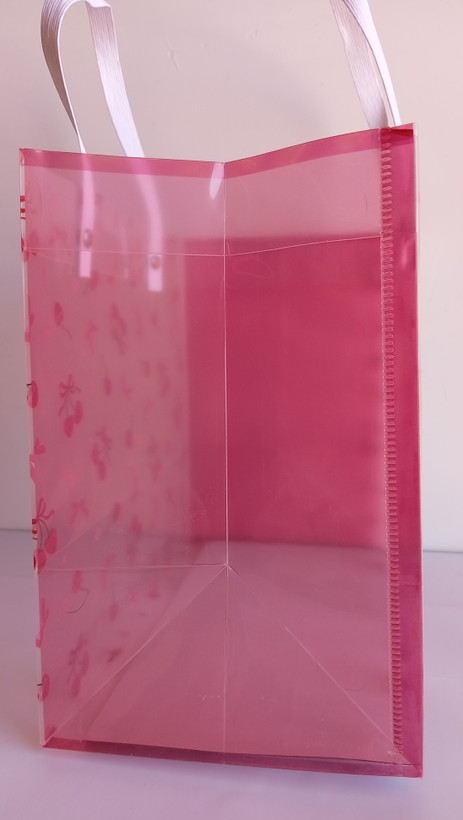 پاکت هدیه طلقی دسته پرچی با طرح آلبالو 20*23*12 cm کناره