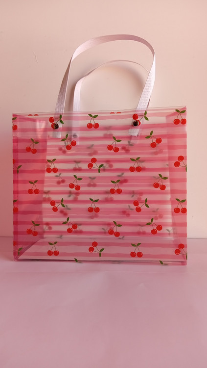 پاکت هدیه طلقی دسته پرچی با طرح آلبالو 20*23*12 cm راه راه
