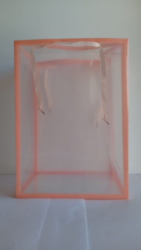ساک دستی طلقی دسته پانچی با بند روبانی در 6 رنگ ابعاد 25*18*35 cm گلبهی