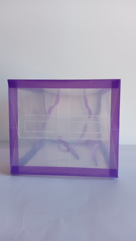 پاکت کادویی طلقی با دسته روبانی دسته پانچی ابعاد 16*14*26 cm کف پاکت