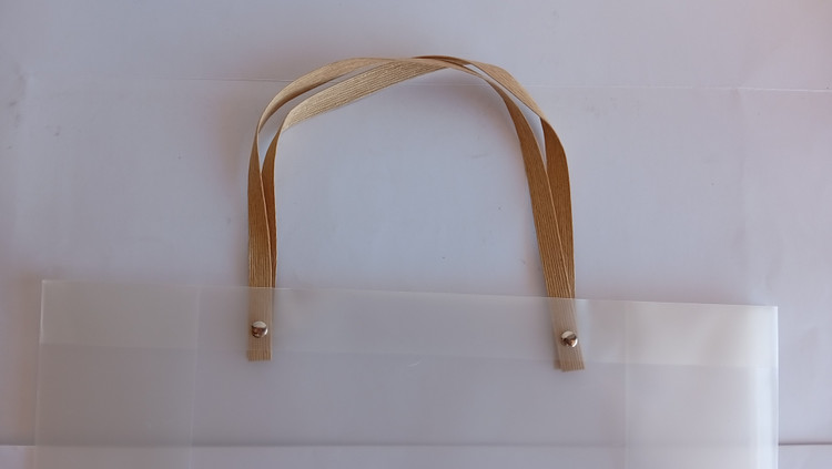 گیفت بگ هدیه شفاف دسته پرچ شده به پاکت از جنس کاغذ فشرده شده 33*36*15 cm جنس دسته